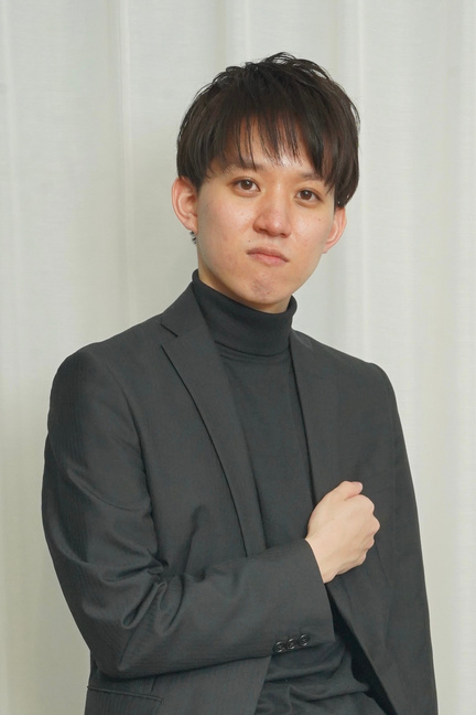 声楽・ピアノ公演でピアノを演奏する橋本賢登
