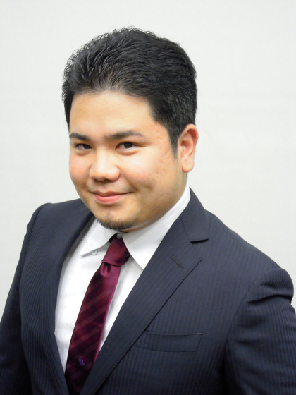 声楽・ピアノ公演でテノールを歌う新城匠